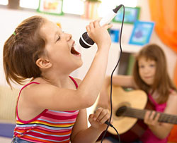 Hier anmelden Gesangsunterricht für Voicekids, DSDS - mit der Musikschule Fame zum Erfolg!